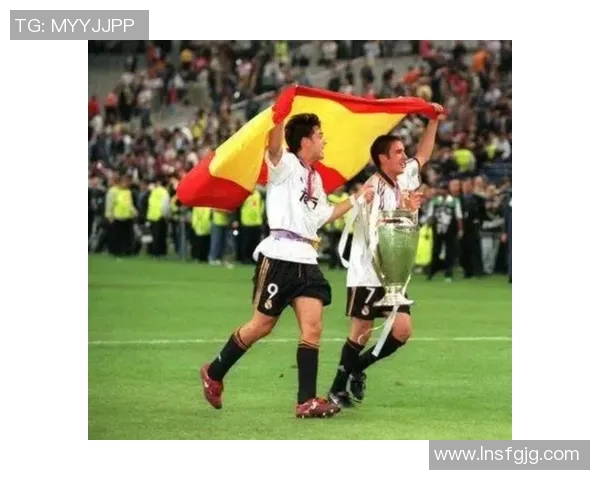 足球明星豪宅前后对比揭示奢华生活与平凡起点的巨大反差