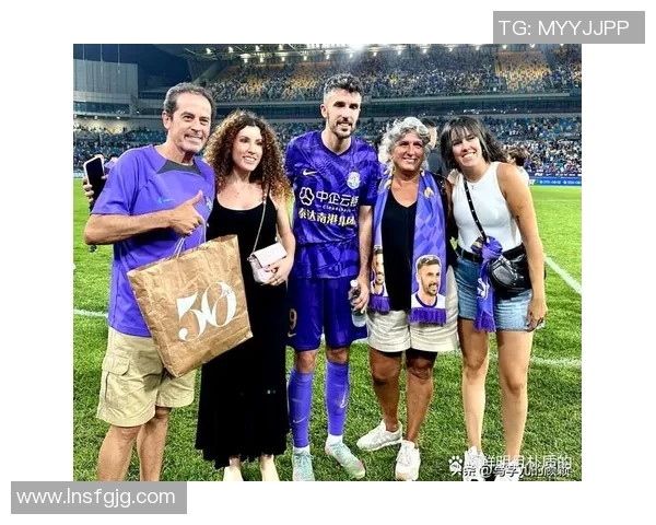 足球明星翻包视频揭秘背后故事与真实生活的另一面